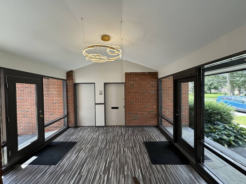 More Photos Of 40 Grove St, Middletown Medical For Lease