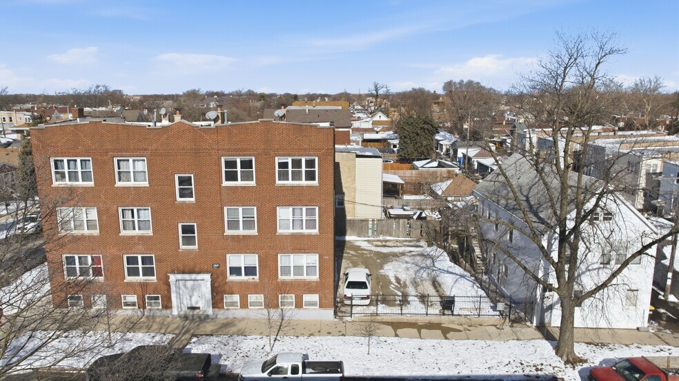 More Photos Of 4948-58 W Dickens Ave, Chicago Apartments For Sale