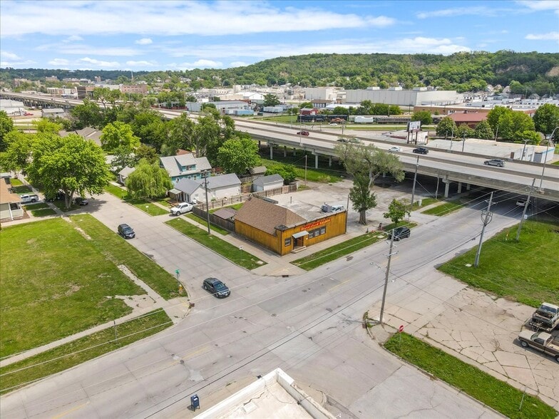 More Photos Of 626 16th Avenue, Council Bluffs General Retail For Sale