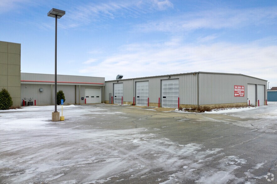 More Photos Of 2905 W Oakland Ave, Austin Auto Dealership For Lease
