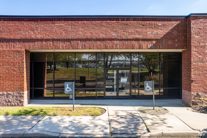 More Photos Of 200 Horizon Dr, Hamilton Office For Lease