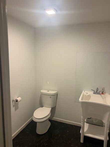 More Photos Of 2012 Last St, Statham Warehouse For Sale