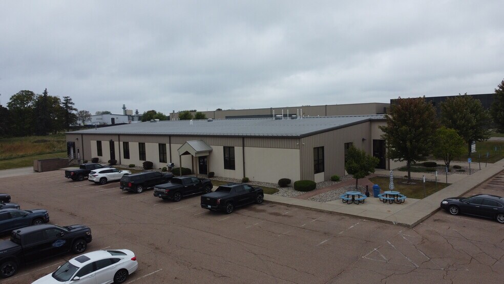 More Photos Of 1150 5th Ave SE, Hutchinson Office For Lease