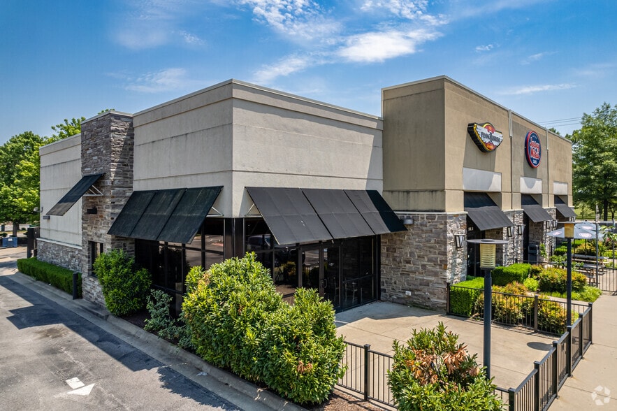 More Photos Of 7022 W Sunset Rd, Springdale Storefront For Lease
