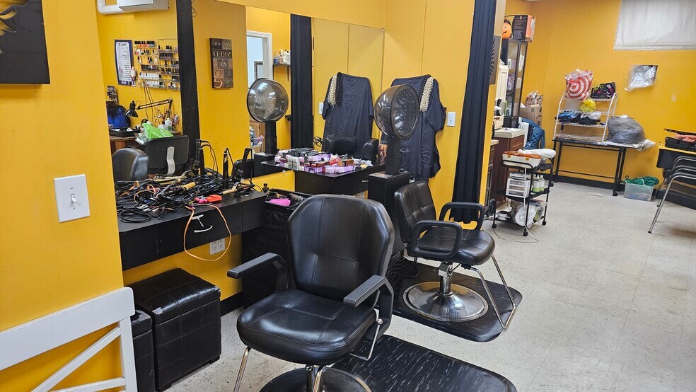 More Photos Of 21 Harbor Point Blvd, Dorchester Storefront Retail Residential For Lease