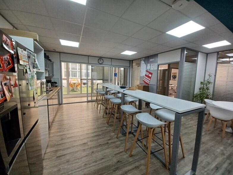 More Photos Of 22 Avenue Robert Schuman, Marseille Office For Sale