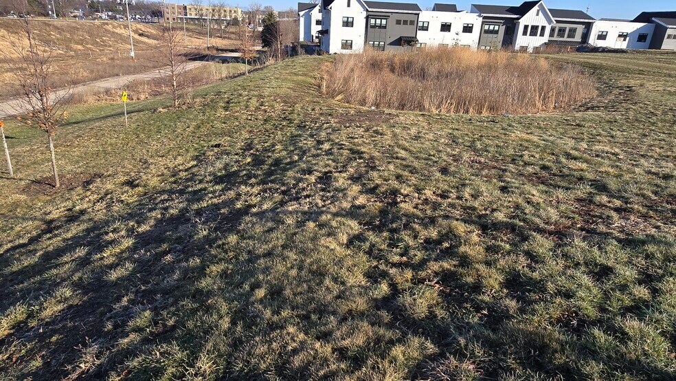 More Photos Of 147 West End Cir, Verona Freestanding For Lease