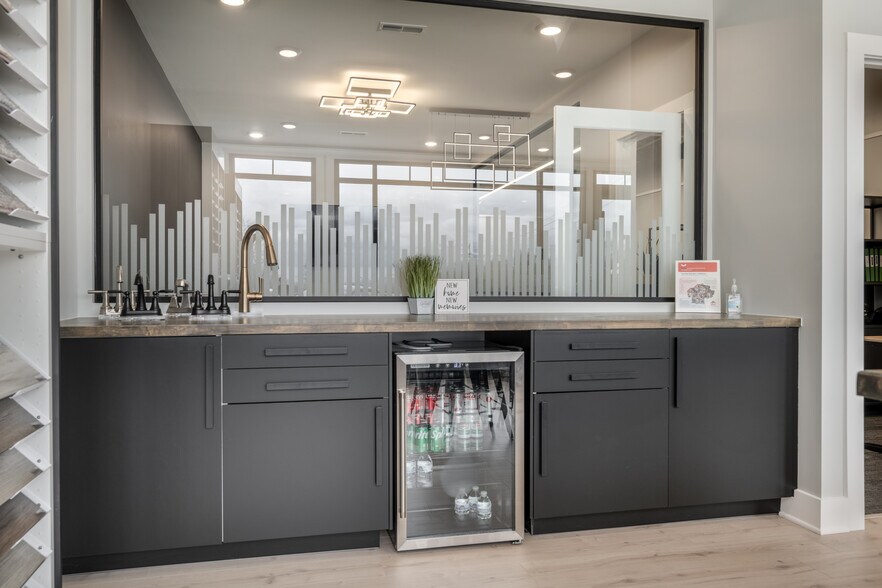 More Photos Of 840 Main St, Charlestown Office For Sale