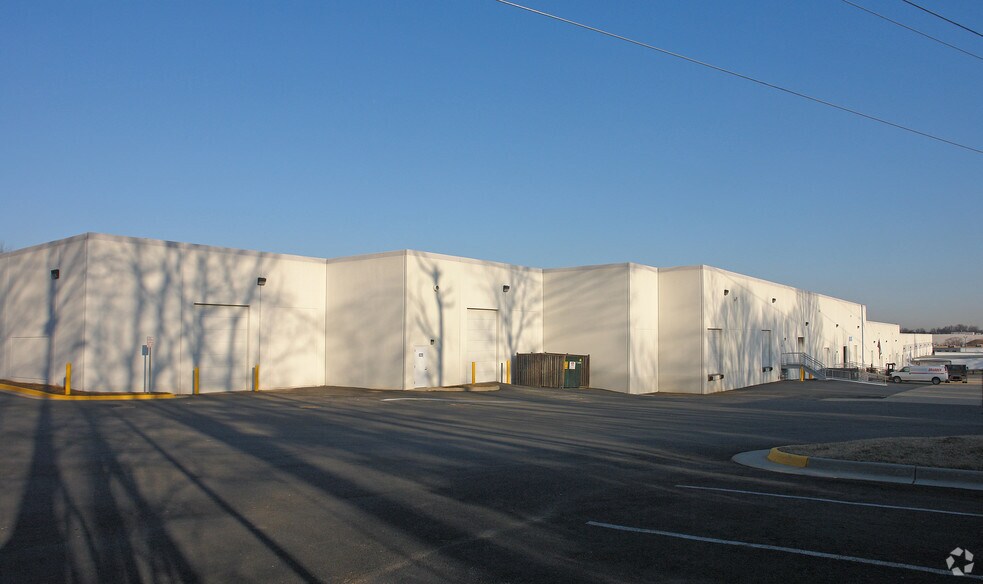 More Photos Of 14801 Willard Rd, Chantilly Warehouse For Lease