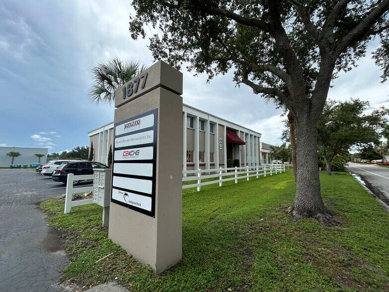 More Photos Of 1877 Northgate Blvd, Sarasota Office For Lease