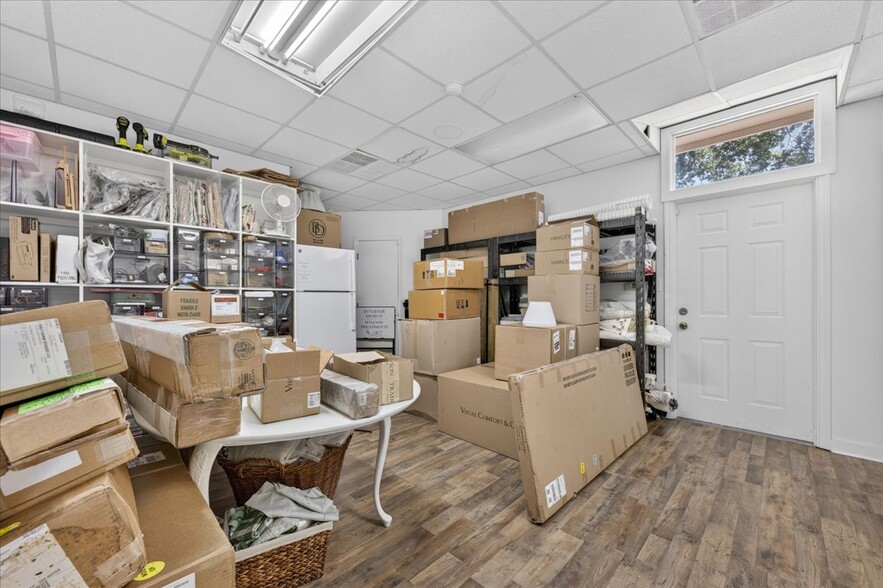 More Photos Of 913 Gulf Breeze Pky, Gulf Breeze Storefront Retail Office For Sale