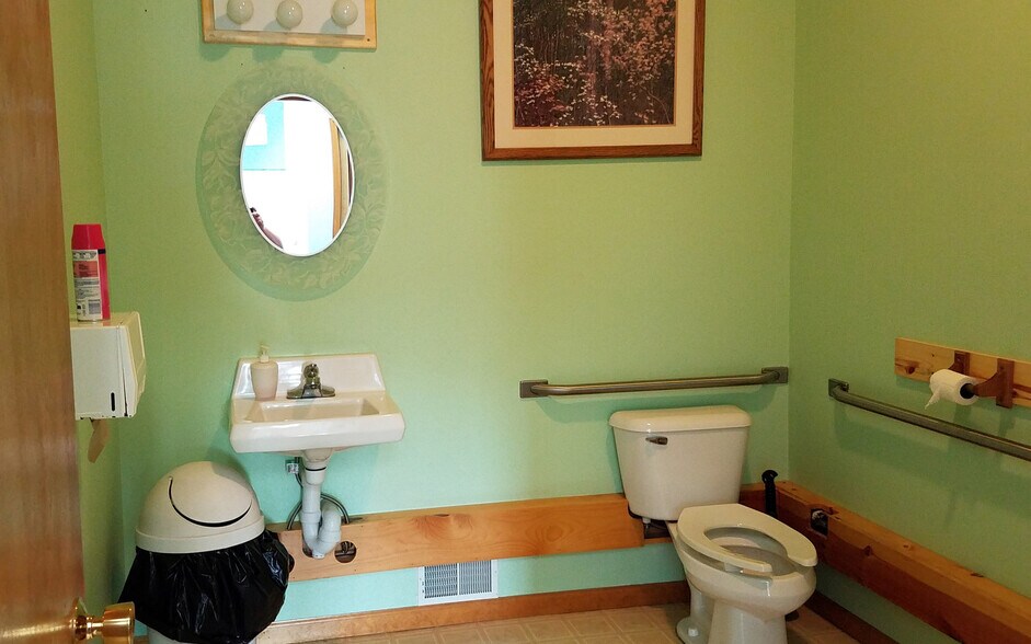 More Photos Of 209 S Bradley Hwy, Rogers City Medical For Sale