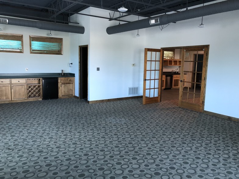 More Photos Of 3155 N College Ave, Fayetteville Storefront Retail Office For Lease