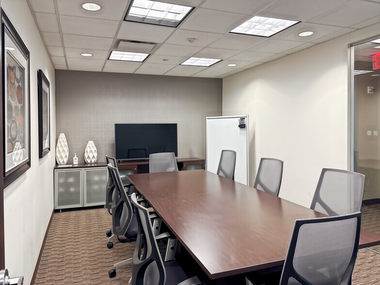 More Photos Of 118-35 Queens Blvd, Forest Hills Coworking Space