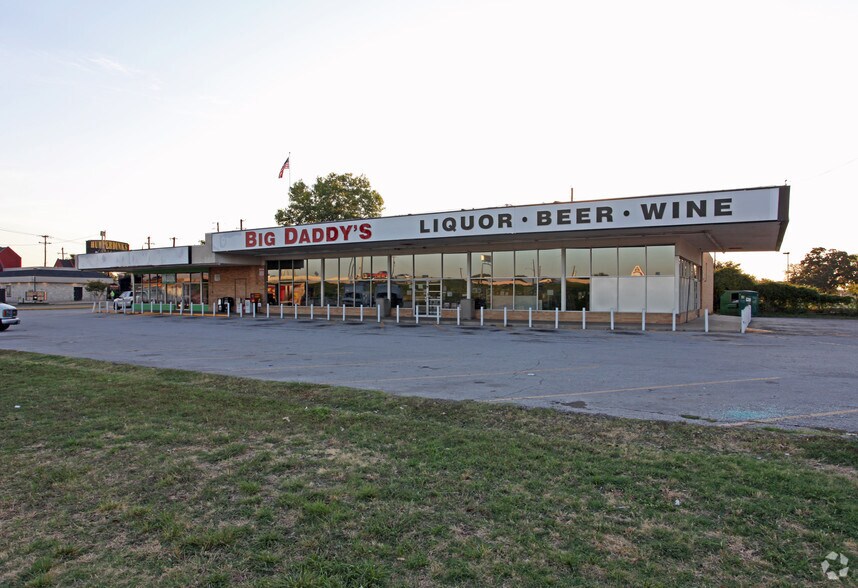 More Photos Of 10240-10242 N Walton Walker Blvd, Dallas Freestanding For Lease