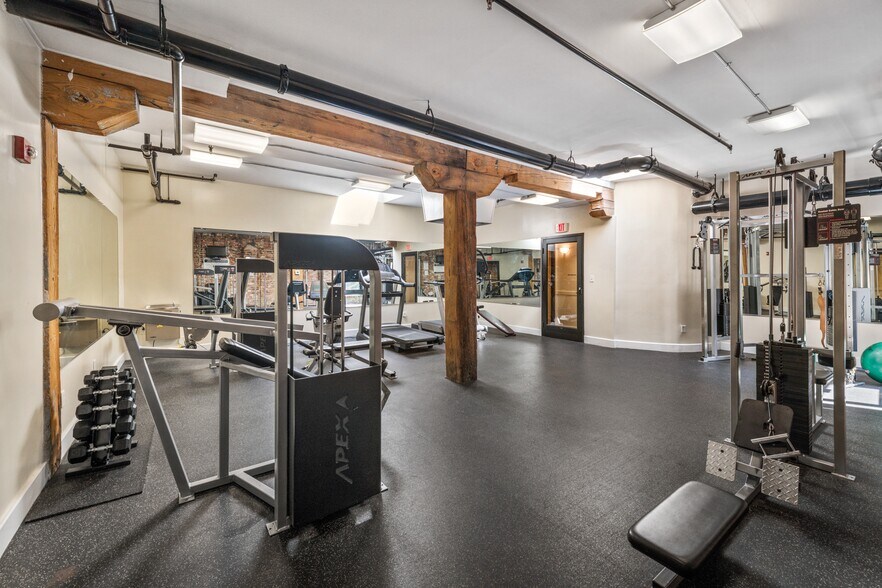 More Photos Of 2411 E Franklin St, Richmond Apartments For Lease