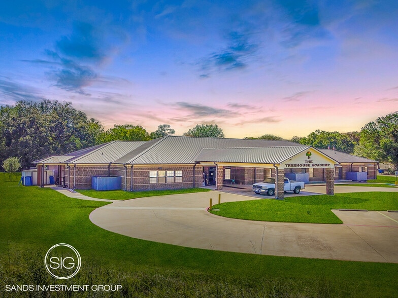 Primary Photo Of 301 Renaissance Way, Crockett Schools For Sale