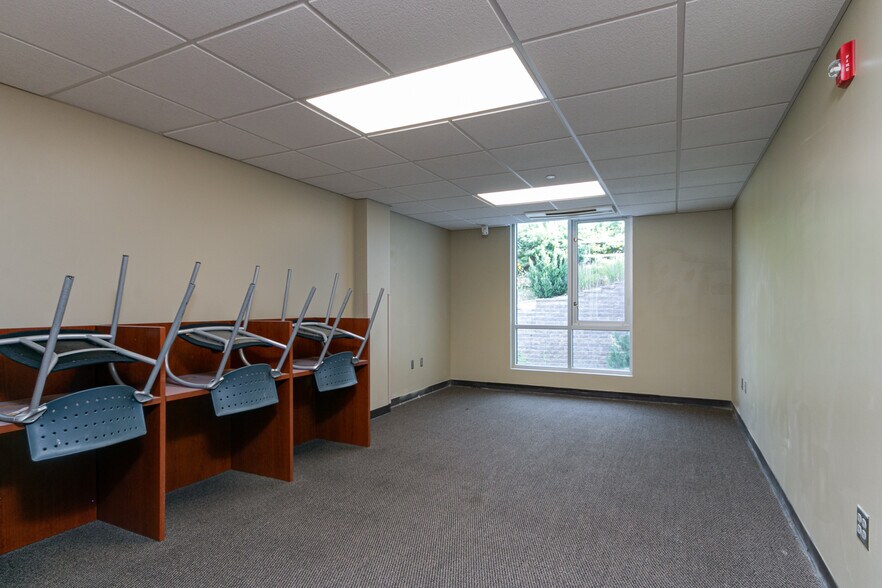 More Photos Of 1632 McCain Ln, Manhattan Sorority Fraternity House For Sale