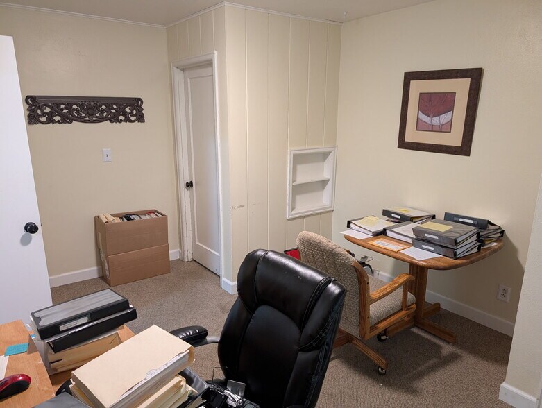 More Photos Of 2596 12th Pl SE, Salem Medical For Sale