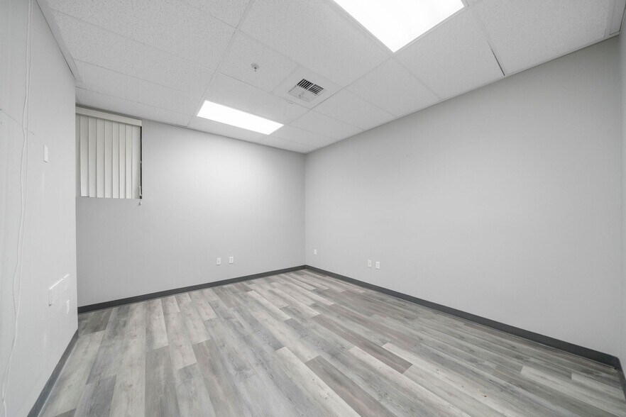 More Photos Of 1105 Aviation Dr, Lake Havasu City Manufacturing For Lease