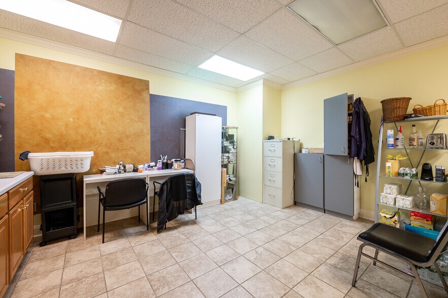 More Photos Of 246 Federal Rd, Brookfield Office For Sale