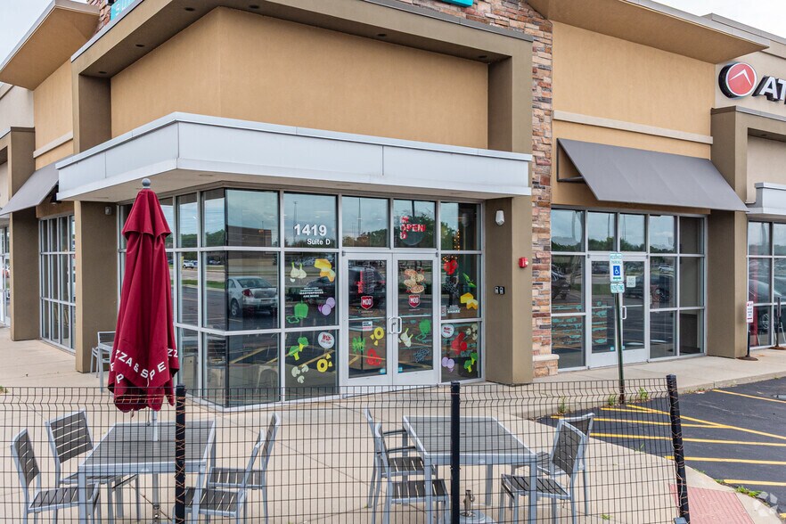 More Photos Of 1419 W Lane Rd, Machesney Park Freestanding For Lease