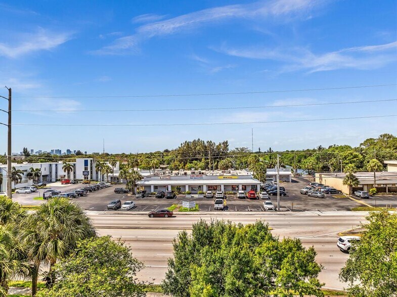 More Photos Of 2450-2556 W Oakland Park Blvd, Oakland Park Storefront For Sale