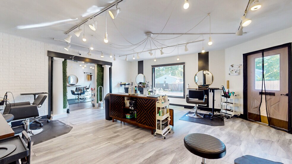 More Photos Of 143 Chenoweth Ln, Louisville Freestanding For Lease