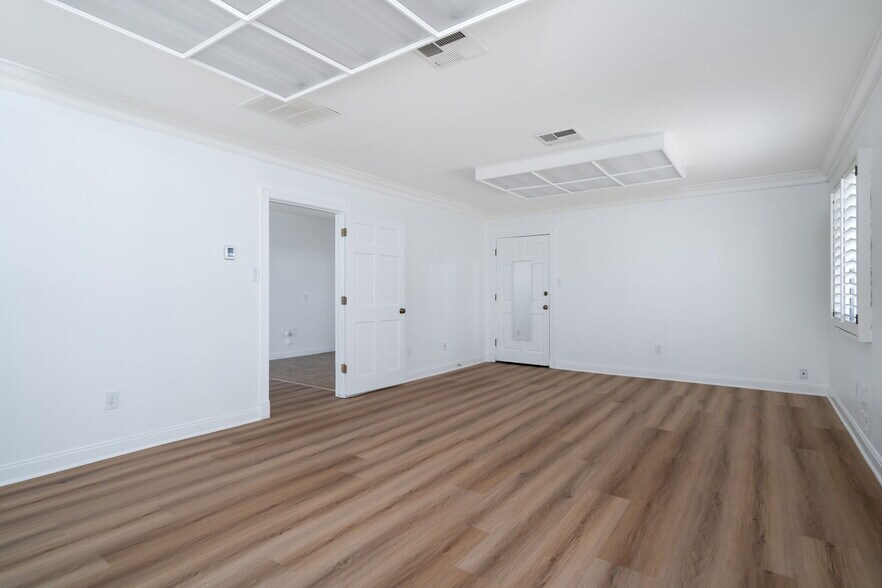 More Photos Of 320 Kentucky St, Bakersfield Manufacturing For Sale