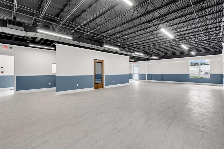 More Photos Of 417 8th St W, Bradenton Flex For Lease