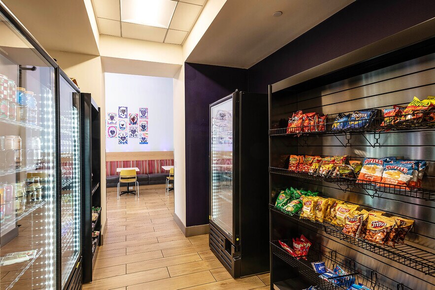 More Photos Of 210 E Earll Dr, Phoenix Office For Sale