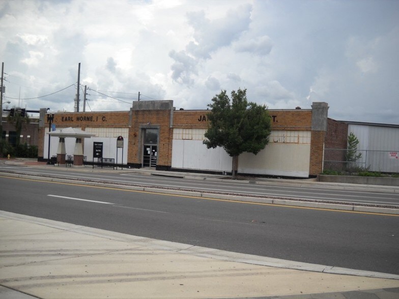 More Photos Of 1100 N Main St, Jacksonville Office For Lease