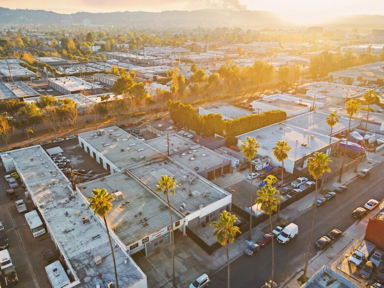 More Photos Of 14768 Calvert St, Van Nuys Warehouse For Sale