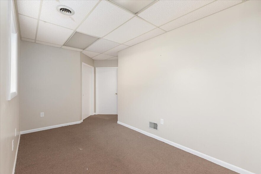 More Photos Of 11 Water St, Front Royal Loft Creative Space For Lease