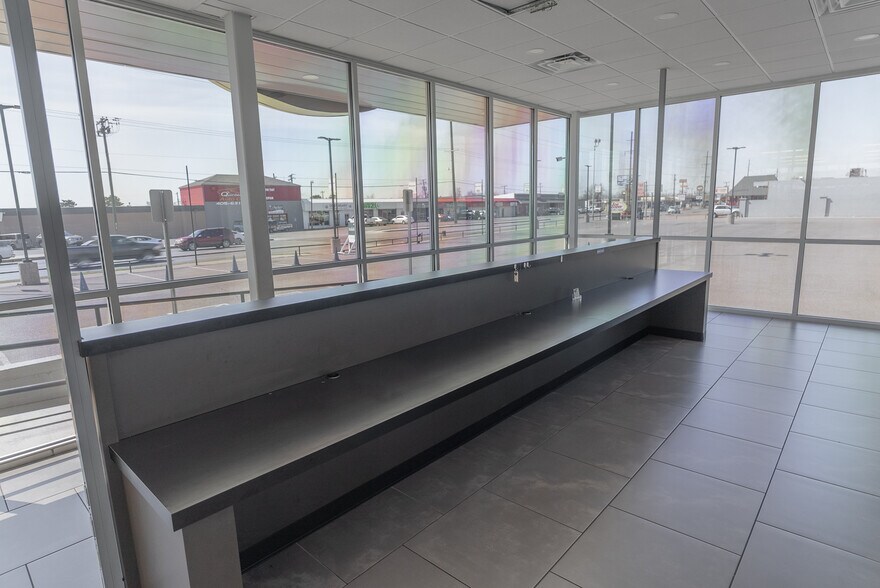 More Photos Of 911 SW 59th St, Oklahoma City Auto Dealership For Sale