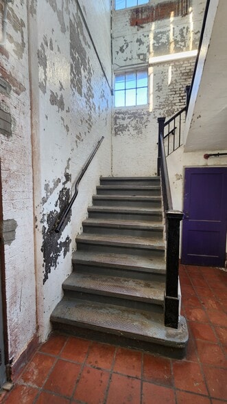 More Photos Of 4806 Hamilton Ave, Cleveland Flex For Lease