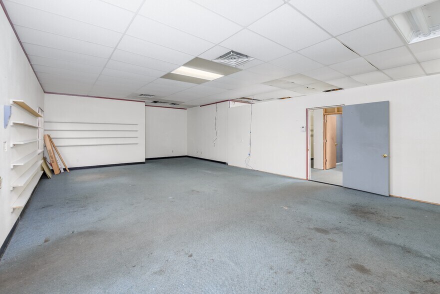 More Photos Of 445 W Washington St, Sequim Freestanding For Lease