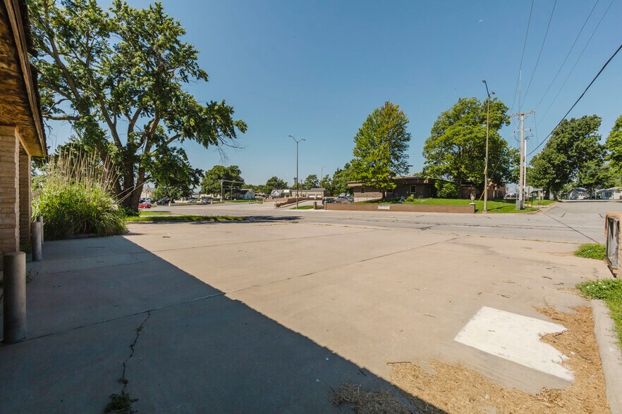 More Photos Of 220 N 2nd Ave, Mulvane Carwash For Sale
