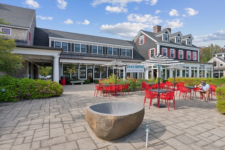 More Photos Of 2178 Post Rd, Wells Restaurant For Lease