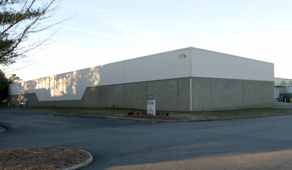 More Photos Of 1176 Franklin Gateway, Marietta Warehouse For Lease