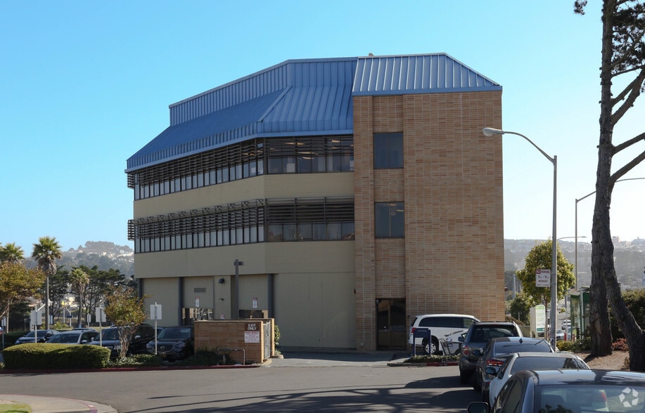 More Photos Of 950 John Daly Blvd, Daly City Office For Lease