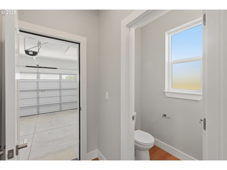 More Photos Of 4011 SW Royal Ave, Gresham Specialty For Sale