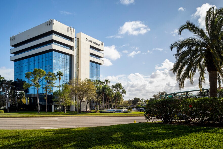 More Photos Of 3300 Pga Blvd, Palm Beach Gardens Office For Lease