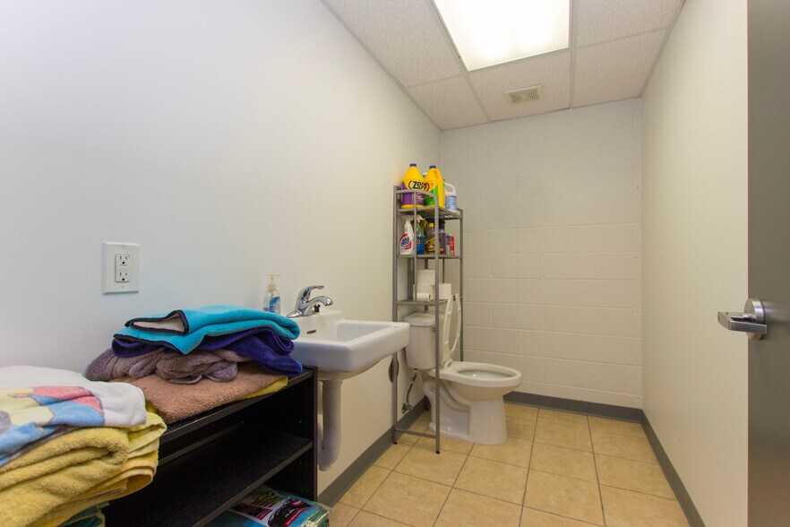 More Photos Of 4058 S Memorial Pky, Huntsville Warehouse For Sale