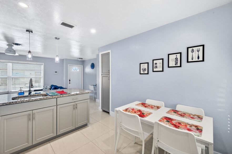 More Photos Of 624 SE 46th St, Cape Coral Apartments For Sale