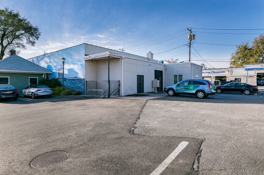 More Photos Of 132 N Wellwood Ave, Lindenhurst Storefront Retail Office For Lease