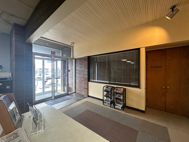 More Photos Of 315 S Michigan St, Aberdeen Office For Sale