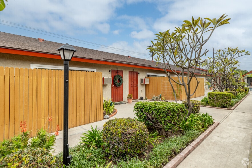 More Photos Of 6851 Dale St, Buena Park Apartments For Sale