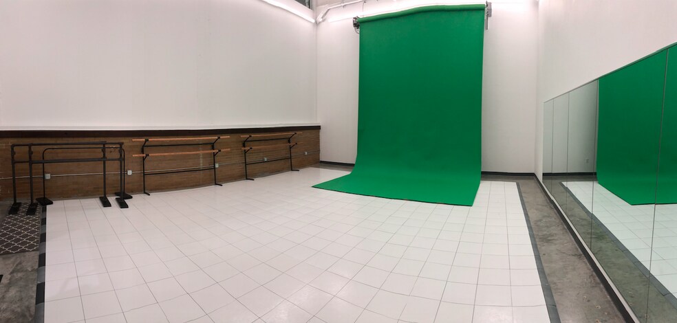 More Photos Of 300 E 39th St, Kansas City Unknown For Lease