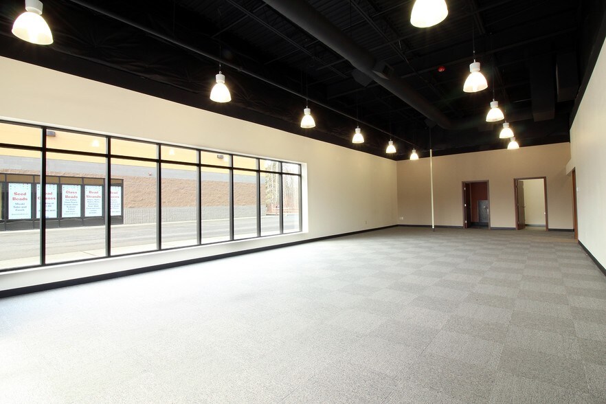 More Photos Of 410 W Bakerview Rd, Bellingham General Retail For Lease